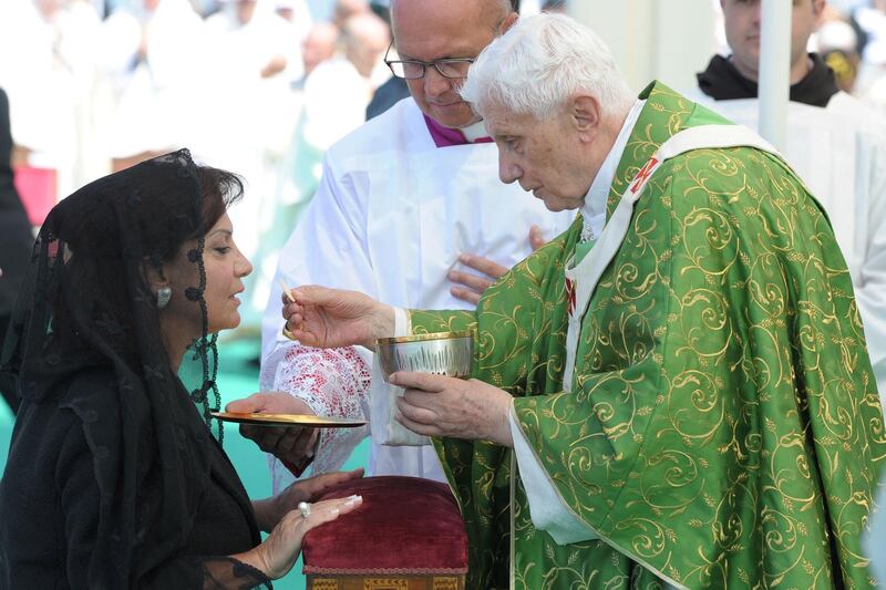 A handout picture released by the Lebanese photo agency Dalati and Nohra shows Wafa the wife of Lebanese President Michel Sleiman receiving communion from Pope Benedict XVI during an open-air mass along Beirut's waterfront on September 16, 2012, on the final day of his visit to Lebanon. AFP PHOTO/HO/DALATI AND NOHRA == RESTRICTED TO EDITORIAL USE - MANDATORY CREDIT " AFP PHOTO / HO / DALATI AND NOHRA " - NO MARKETING NO ADVERTISING CAMPAIGNS - DISTRIBUTED AS A SERVICE TO CLIENTS (Photo by - / DALATI AND NOHRA / AFP)