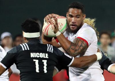 New Zealand's Amanaki Nicole (L) tackles USA's Martin Iosefo during the Final of the Men's Sevens World Rugby Dubai Series Cup between USA an New Zealand on December 01, 2018. / AFP / KARIM SAHIB
