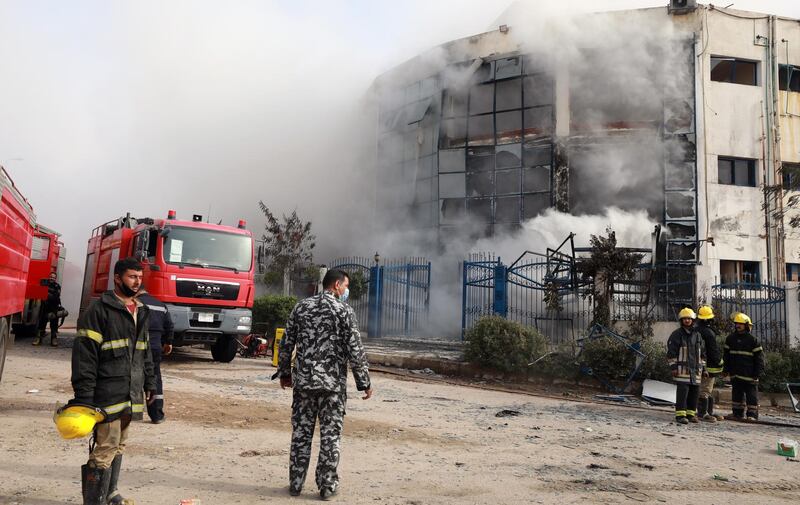 epa09067788 Egyptian firefighters try to extinguish fire at a textile factory in Obour industrial district, outskirts of Cairo, Egypt, 11 March 2021. At least 20 people died and 24 were injured after a fire broke out in a textile factory northeast of Cairo, local authorities reported after controlling the fire.  EPA/KHALED ELFIQI