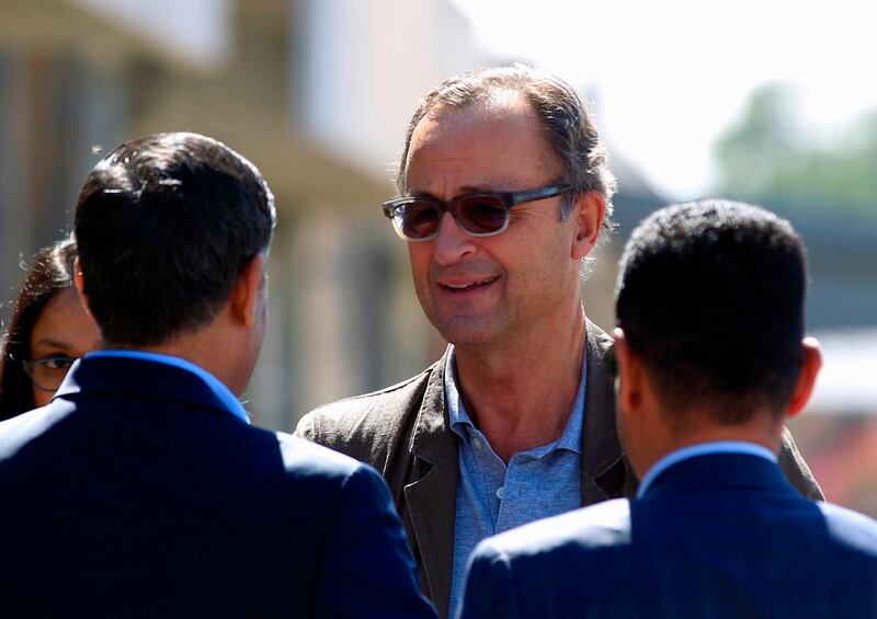 Retired Dutch general Patrick Cammaert (C), who heads a United Nations team tasked with monitoring a ceasefire between the Iranian-aligned Houthi group and Saudi-backed government forces in Yemen's Hodeidah, greets officials upon his arrival in the Yemeni capital Sanaa on December 23, 2018.  / AFP / MOHAMMED HUWAIS
