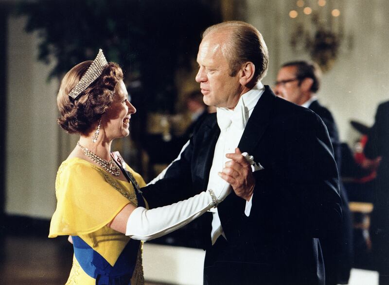 The queen and then-president Gerald Ford dance during a state dinner in Washington on July 17, 1976. AFP