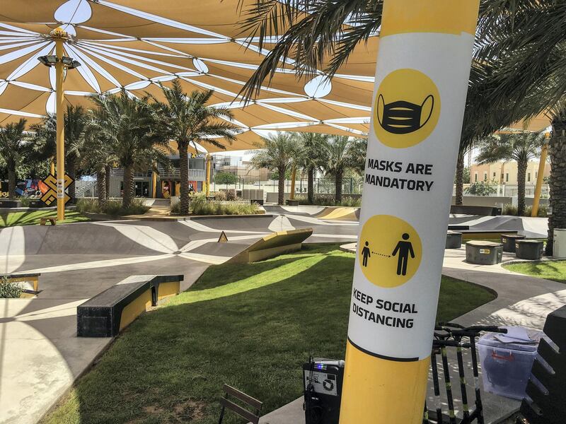 DUBAI, UNITED ARAB EMIRATES. 17 MAY 2020. Preparations along the opening of parks along the Dubai Beach. Protocol posters for opening at the Kite Beach skate park. (Photo: Antonie Robertson/The National) Journalist: STANDALONE. Section: National.
