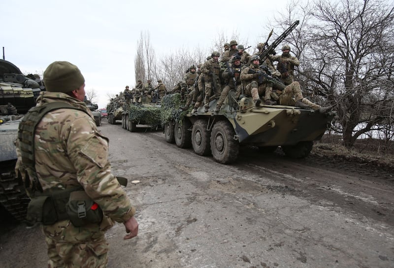 Ukrainian soldiers prepare to repel an attack in Ukraine's Lugansk region on February 24, 2022. AFP