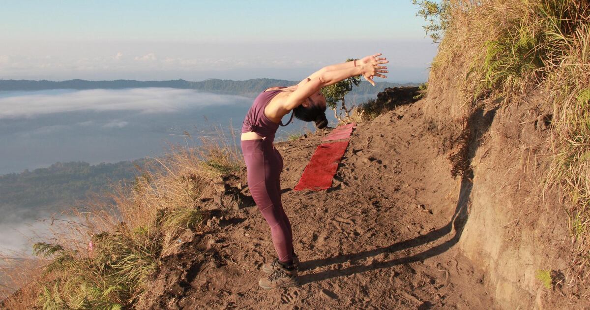 ⛺️Yoga poses for your tent PART 2! Hiking all day can really put strain our  bodies and minds, but thankfully the practice of yoga offers…
