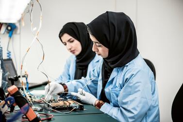 تريد حكومة الإمارات العربية المتحدة ضمان حصول الشباب العربي على المهارات والتدريب للعمل في صناعة الطيران المتنامية.  المصدر: وكالة الإمارات للفضاء