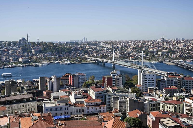 A general view of Istanbul's Golden Horn showing the Unkapani Bridge (R), Halic Metro Bridge (2nd R) and Suleymaniye Mosque (L top) on October 16, 2020. / AFP / Ozan KOSE
