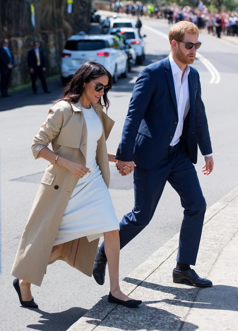 She then popped a Martin Grant trench over the dress (it's still only spring in Australasia remember).