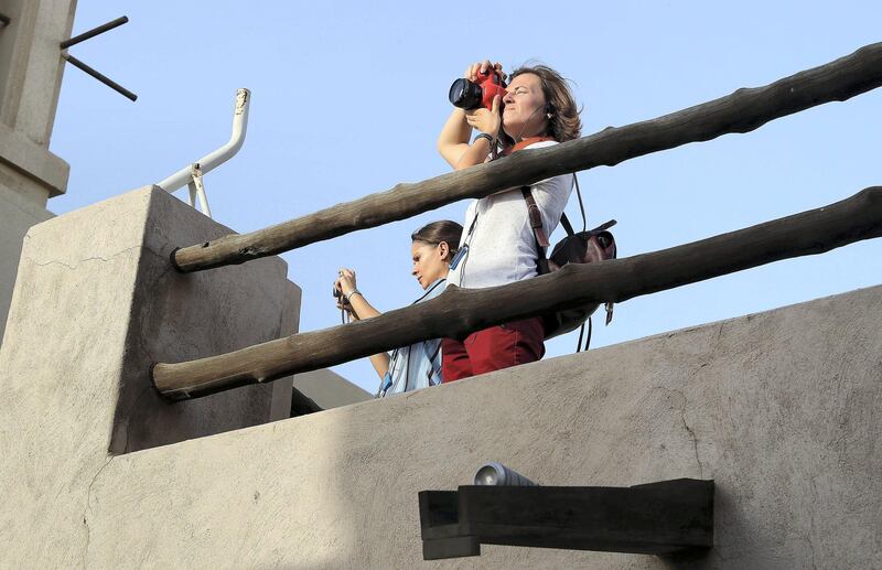 DUBAI , UNITED ARAB EMIRATES , MAY 23 – 2018 :- Participants taking photos during the Unseen Trails Iftar Walk presented by Gulf Photo Plus and Frying Pan Adventures in Bur Dubai area in Dubai.  ( Pawan Singh / The National )  For Weekender