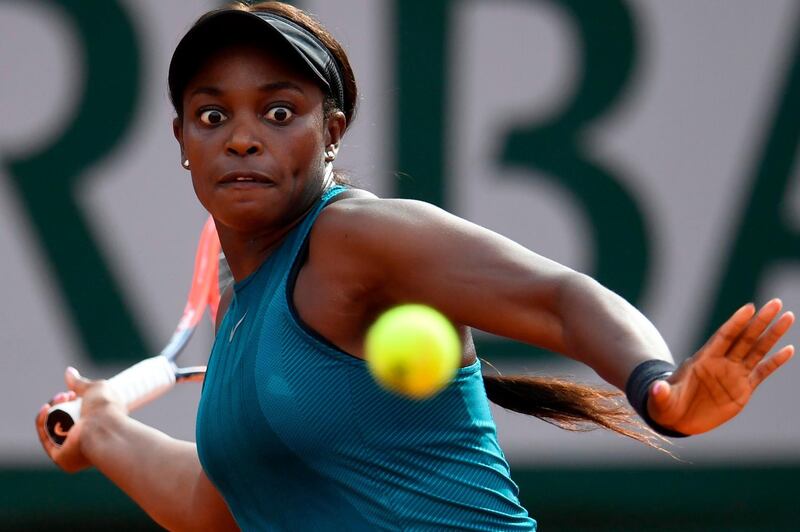 TOPSHOT - Sloane Stephens of the US returns the ball to Madison Keys the US during their women's singles semi-final match on day twelve of The Roland Garros 2018 French Open tennis tournament in Paris on June 7, 2018. / AFP / CHRISTOPHE SIMON
