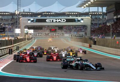 epa07189200 British Lewis Hamilton of Mercedes AMG GP (front) leads the pack at the start of the 2018 Formula One Grand Prix of Abu Dhabi at Yas Marina Circuit in Abu Dhabi, United Arab Emirates, 25 November 2018.  EPA/SRDJAN SUKI