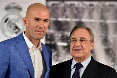 Real Madrid's new French coach Zinedine Zidane (L) poses with Real Madrid's president Florentino Perez after a statement at the Santiago Bernabeu stadium in Madrid on January 4, 2016. Rafael Benitez's unhappy reign in charge of Real Madrid came to an end after just seven months and 25 games when he was sacked and replaced by club legend Zinedine Zidane today. AFP PHOTO/ GERARD JULIEN (Photo by GERARD JULIEN / AFP)