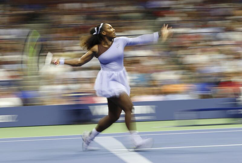 epaselect epa07002173 Serena Williams of the US hits a return to Anastasija Sevastova of Latvia during their semifinal match on the eleventh day of the US Open Tennis Championships the USTA National Tennis Center in Flushing Meadows, New York, USA, 06 September 2018. The US Open runs from 27 August through 09 September.  EPA/JOHN G. MABANGLO *** Local Caption *** 53000073