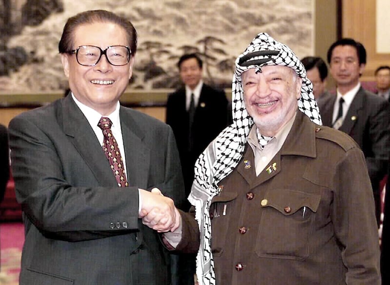 Jiang Zemin with Palestinian leader Yasser Arafat during a meeting in China on August 14, 2000. AFP