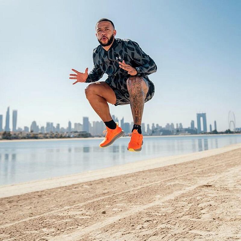 Depay works out on the sand at Palm Jumeirah. Courtesy Memphis Depay / Instagram