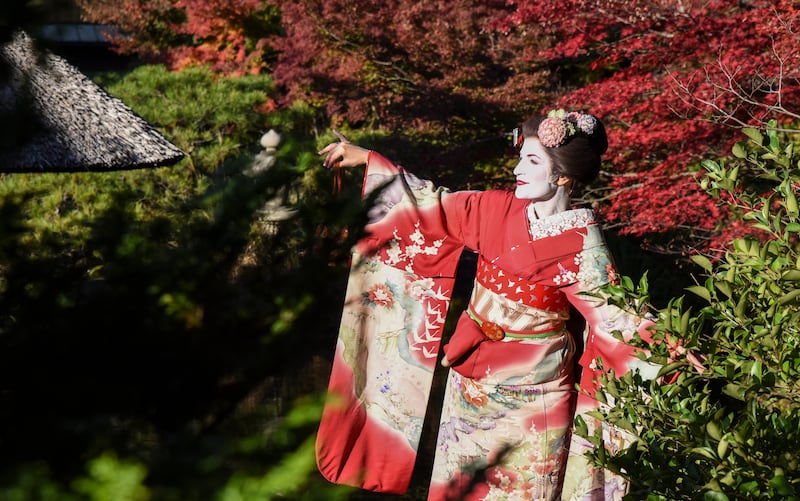 Visitors to Kyoto often dress up in the traditional style of geishas. 