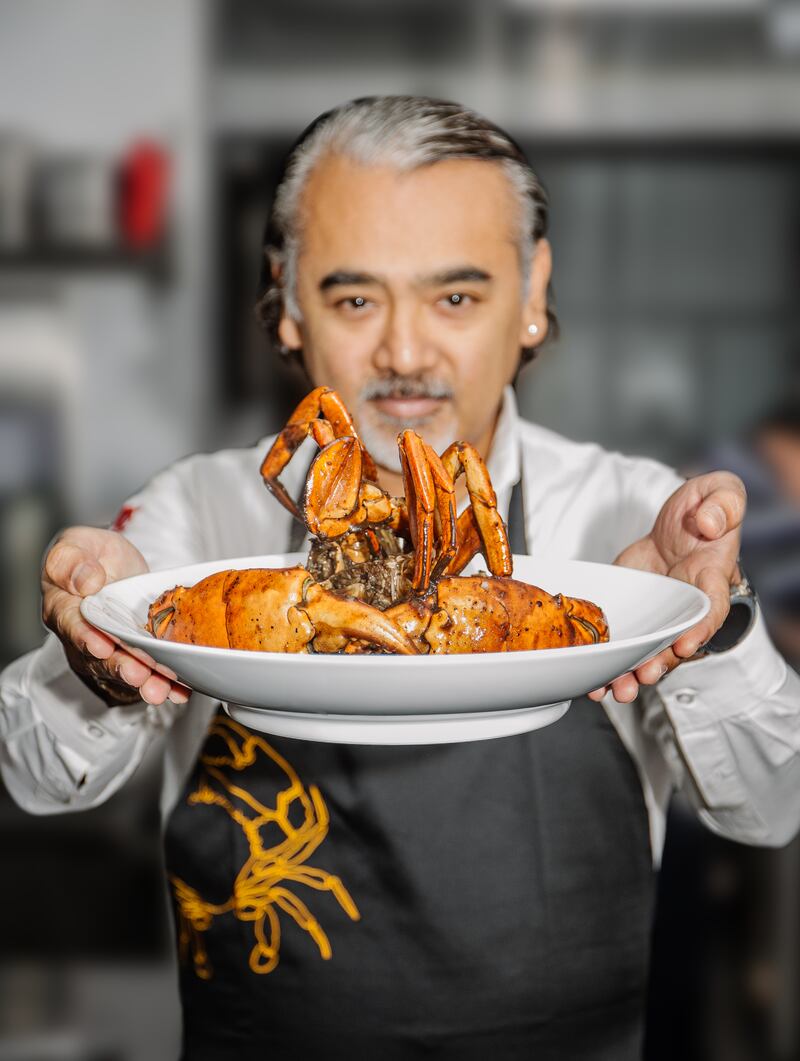 Sri Lankan chef and restaurateur Dharshan Munidasa presents the pepper crab. All Photos: Ministry of Crab