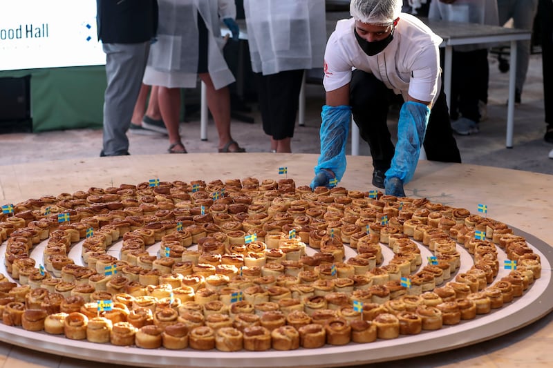 Fifteen hundred sticky and delicious buns, made from about 6kg of butter, 11kg of sugar and 36kg of flour, were placed in a spiral pattern on a large circular table.