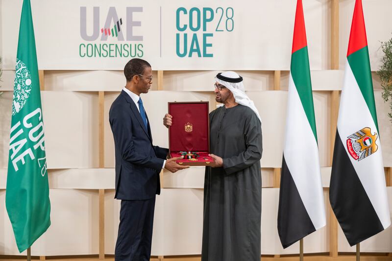 Sheikh Mohamed presents the First Class Order of Zayed II medal to Alioune Ndoye, Senegal’s Minister of Environment, Sustainable Development and Ecology Transition, at Erth. Abdulla Al Neyadi / Presidential Court