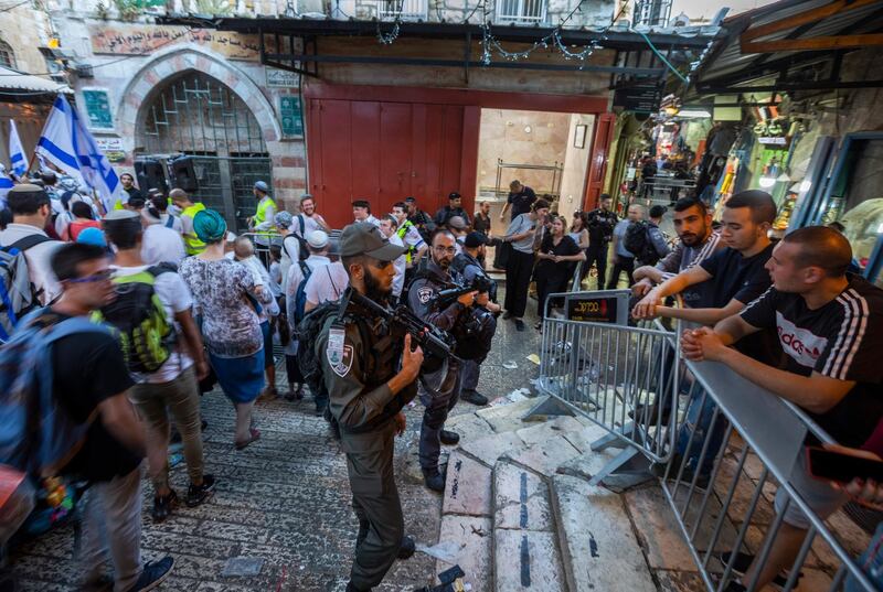 epa07620775 Israeli border police and riot police separate Palestinians (R) from thousands of marching Israelis (L) who pass through the Muslim Quarter of Jerusalem's Old City during celebrations marking Jerusalem Day, 02 June 2019, commemorating the 1967 Six Day War and Israel's taking control of Arab East Jerusalem and it's Old City. Israel claims the city of Jerusalem was 'reunified' but Palestinians reject that and insist they live under occupation in East Jerusalem.  EPA/JIM HOLLANDER