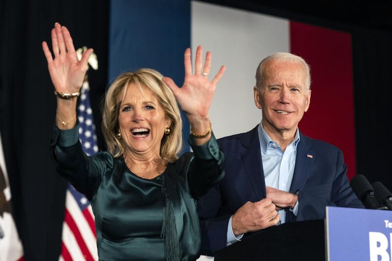 epa08191409 Former Vice President Joe Biden (R) and his wife Jill Biden (L) greet supporters during his Iowa caucus night watch party in Des Moines, Iowa, USA, 03 February 2020. The Iowa Caucus is the first in the nation for the 2020 presidential elections.  EPA-EFE/JIM LO SCALZO