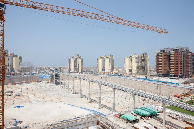 Dubai – 04/07/2009 – A view looking down at construction work on the The Palm from a penthouse at the Golden Mile development the Palm Jumeirah, Dubai. (Callaghan Walsh / For The National)