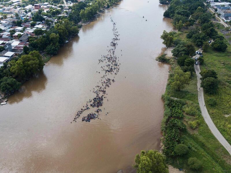 A new group of migrants wade en masse across the Suchiate River. AP Photo