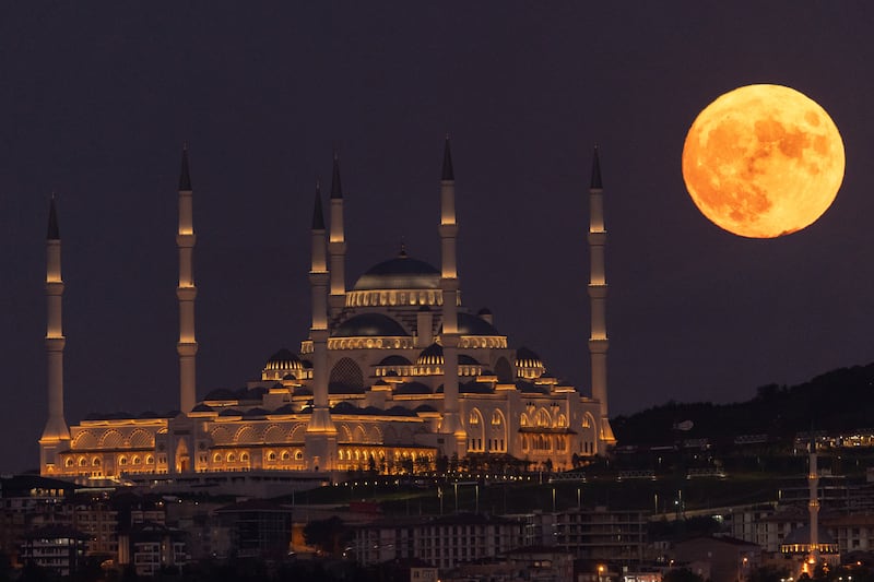 ISTANBUL, TURKEY - AUGUST 11: The Sturgeon full moon rises next to Istanbul's Camlica Mosque on August 11, 2022 in Istanbul, Turkey. The Sturgeon Moon is the last super-moon of 2022.  (Photo by Chris McGrath / Getty Images)
