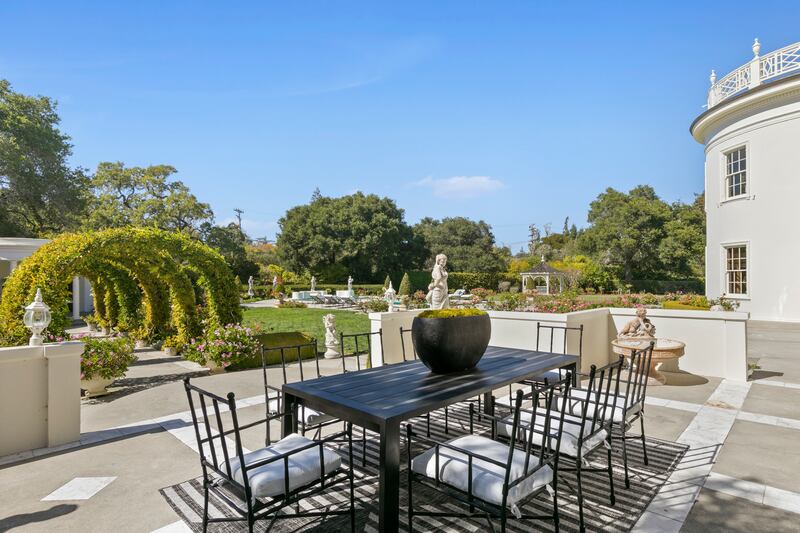 A patio to dine al fresco