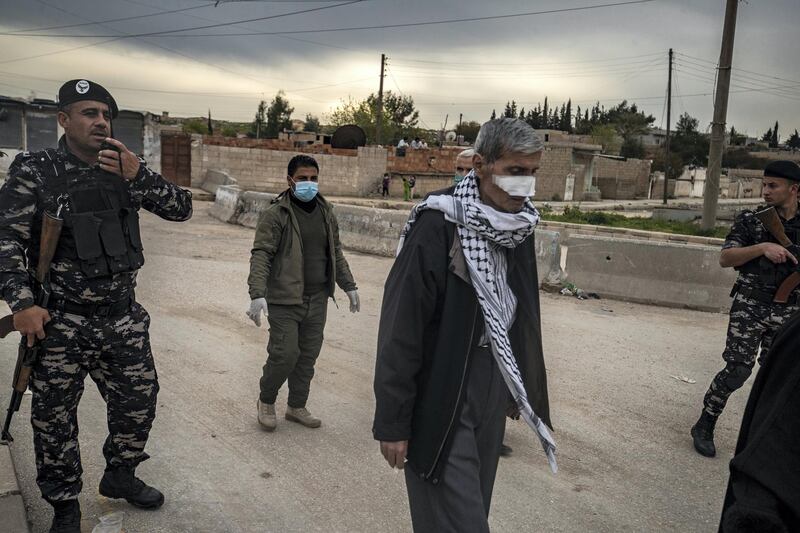 Syrian Kurdish passengers who were stranded in Damascus arrive in Qamishli in Syria's northeastern Hasakeh province on April 5, 2020, after being stranded in Damascus for the past weeks. (Photo by DELIL SOULEIMAN / AFP)