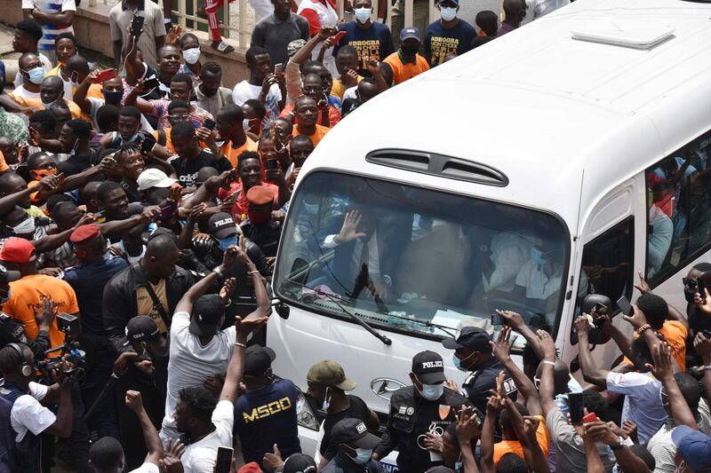 Former Ivorian forward Didier Drogba (C) in a bus greets supporters after the submission of his application as president of the FIF at the federation headquarters in Treicheville district of Abidjan, on August 1, 2020.

 / AFP / SIA KAMBOU
