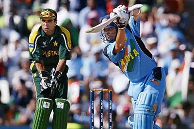 Sachin Tendulkar, right, during his knock of 98 against Pakistan at the 2003 World Cup.