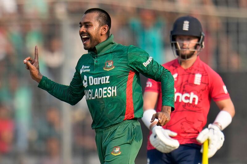 Bangladesh's Mehidy Hasan Miraz celebrates the dismissal of England's Chris Woakes during the second T20 cricket match between Bangladesh and England in Dhaka, Bangladesh, Sunday, March 12, 2023.  On the right is England's Ben Duckett.  (AP Photo / Aijaz Rahi)