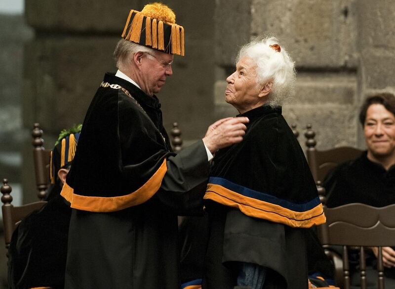 Nawal El Saadawi receives her Doctor Honoris Causa from the National Autonomus University of Mexico (UNAM in Spanish) at the Palacio de Mineria, in Mexico City, on September 23, 2010. AFP