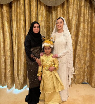 Anisha Rosnah in an all-white ensemble at her engagement ceremony, seen here with influencer and family member Noor Cahaya. Photo: @missnoorcahaya / Instagram