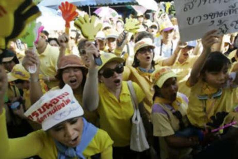 Anti-government protesters arrive outside Government House in Bangkok, Thailand on Nov 23 2008.
