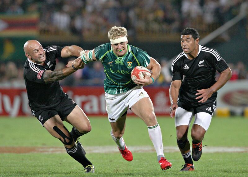 Dubai , United Arab Emirates, Dec 2 2011-New Zealand v South Africa- (centre) South Africa's #6 Kyle Brown out steps the Newland defenders to score a try during action at the Emirates Airlenes Dubai Rugby Sevens. Mike Young / The National
