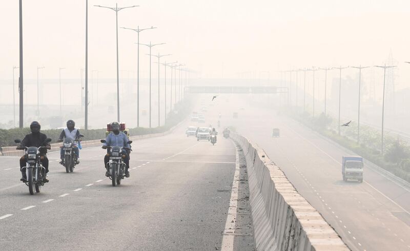 epa07955818 Haze blankets the streets after the Diwali celebrations in New Delhi, India, 28 October 2019. Levels of pollutants and smog in India rise every year on the day following Diwali festival, as millions celebrate around the country by lighting firecrackers. According to media reports, on 28 October 2019 air pollution levels in New Delhi, Lucknow and Patna were worse than the ones recorded in 2018, despite a government's restriction on the sale and use of firecrackers in a bid to control air pollution.  EPA/STR