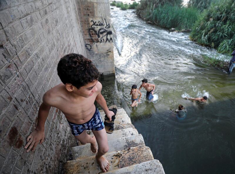 Boys swim in the river Nile during hot weather on the outskirts of Cairo, following the outbreak of the coronavirus disease (COVID-19), Egypt August 18, 2020. REUTERS/Mohamed Abd El Ghany