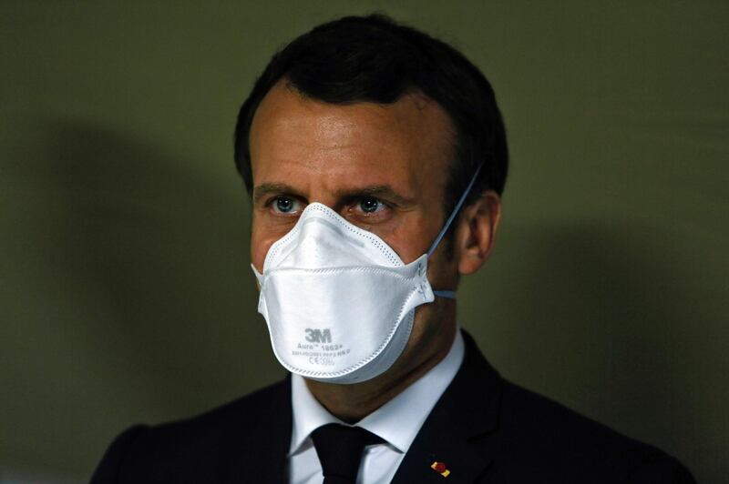 TOPSHOT - French President Emmanuel Macron wears a face mask during the visit of the military field hospital outside the Emile Muller Hospital in Mulhouse, eastern France, on March 25, 2020, on the ninth day of a lockdown aimed at curbing the spread of the COVID-19 (novel coronavirus) in France.  / AFP / POOL / Mathieu CUGNOT
