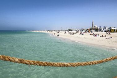 DUBAI, UNITED ARAB EMIRATES , Feb 08 – View of the kite beach in Umm Suqeim area in Dubai. (Pawan Singh / The National) For News/Stock/Online/Instagram. Story by Georgia