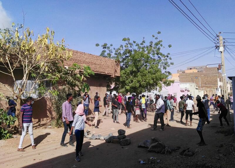 Sudanese protesters take to the streets in the capital Khartoum's district of Burri to demonstrate against the government on February 24, 2019. Riot police swiftly confronted protesters in Omdurman and Burri with tear gas, witnesses said, as protest organisers have vowed to continue with daily rallies, accusing President Omar al-Bashir and his officials of economic mismanagement that has led to soaring food prices and shortage of foreign currency.
 / AFP / STRINGER
