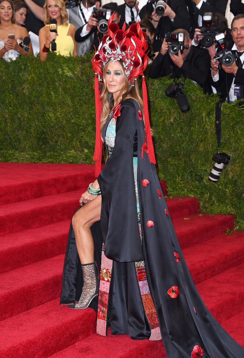 NEW YORK, NY - MAY 04:  Actress Sarah Jessica Parker attends the 'China: Through The Looking Glass' Costume Institute Benefit Gala at the Metropolitan Museum of Art on May 4, 2015 in New York City.  (Photo by Axelle/Bauer-Griffin/FilmMagic)