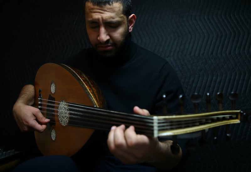 After his first public performance in Cairo in 2007, Alshaiba rapidly shot to fame, eventually performing for the likes of Hillary Clinton and the presidents of Turkey and Yemen. 
