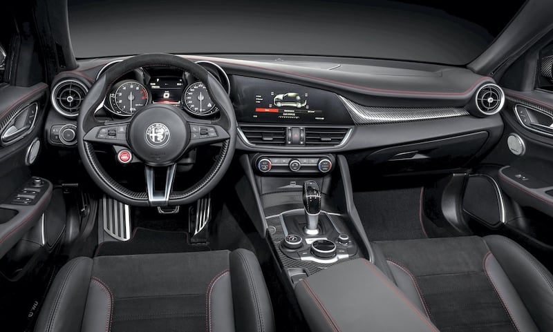 The Giulia and Stelvio give a clear view ahead over precise analogue and digital instruments.