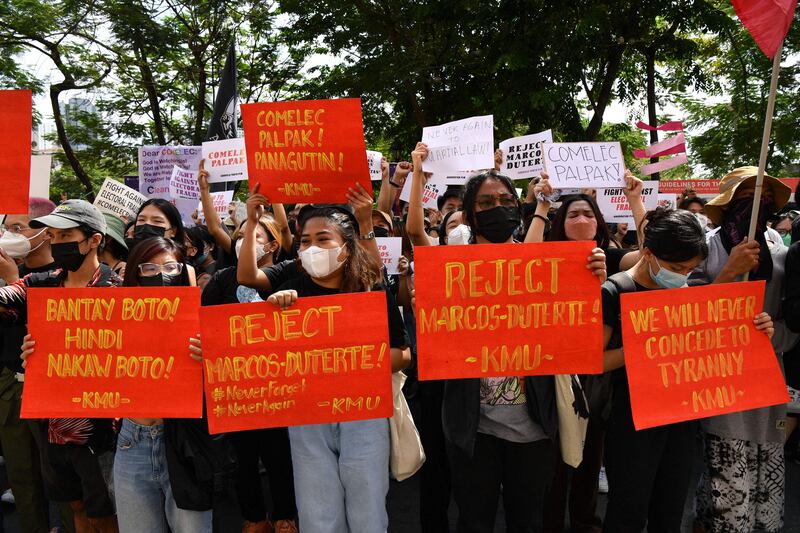 Demonstrators rally in front of the Commission on Elections offices. AFP