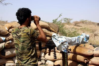 epa07322544 A member of Yemeni pro-government forces uses a binoculars as he patrols at a position during a fragile ceasefire in the port city of Hodeidah, Yemen, 26 January 2019. According to reports, the United Nations is set to replace the chief of a UN monitoring mission General Patrick Cammaert with Danish Major General Michael Anker Lollesgaard to oversee boosting the monitoring mission to up to 75 observers in the Yemeni port city of Hodeidah.  EPA/NAJEEB ALMAHBOOBI