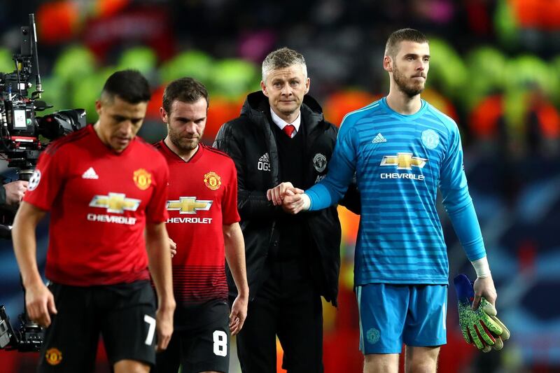 MANCHESTER, ENGLAND - FEBRUARY 12: Ole Gunnar Solskjaer, Manager of Manchester United leaves the pitch with David De Gea and team mates during the UEFA Champions League Round of 16 First Leg match between Manchester United and Paris Saint-Germain at Old Trafford on February 12, 2019 in Manchester, England. (Photo by Michael Steele/Getty Images)