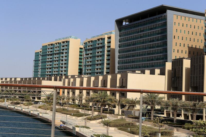 ABU DHABI - UNITED ARAB EMIRATES - 05AUG2015 - Al Muneera apartment properties in Al Raha Beach area in Abu Dhabi. Villas sit in front of the apartment complexes. Ravindranath K / The National (Business Stock)



 *** Local Caption ***  RK0508-ALRAHA11.jpg wk13ma-Areaguide02.jpg