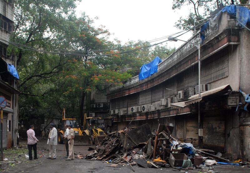 epa02824766 epa02824763 Indian policemen stand at the blast site at Opera House business district in Mumbai, India, 15 July 2011. According to media reports, investigators were examining security camera footage for clues to the Mumbai triple bomb blasts that killed 17 people, and wounded 134 others. Blasts on 13 July hit the Zaveri Bazaar jewellery market and the Opera House business district in southern Mumbai and the crowded neighbourhood of Dadar in central Mumbai.  EPA/DIVYAKANT SOLANKI  EPA/DIVYAKANT SOLANKI *** Local Caption ***  02824766.jpg