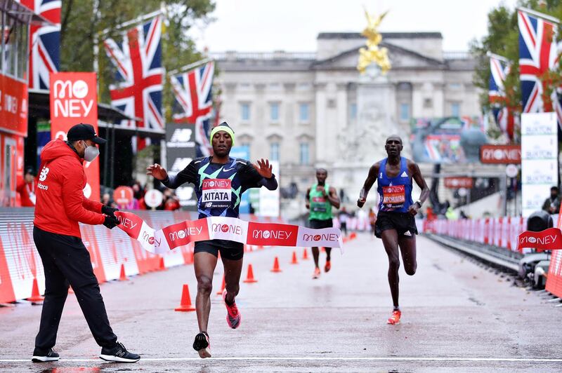 LONDON, ENGLAND - OCTOBER 04: Shura Kitata of Ethiopia crosses the line in first place ahead of Vincent Kipchumba of Kenya in the Elite Men‚Äôs race during the 2020 Virgin Money London Marathon around St. James's Park on October 04, 2020 in London, England. The 40th Race will take place on a closed-loop circuit around St. James‚Äôs Park in central London.  (Photo by Richard Heathcote/Getty Images)